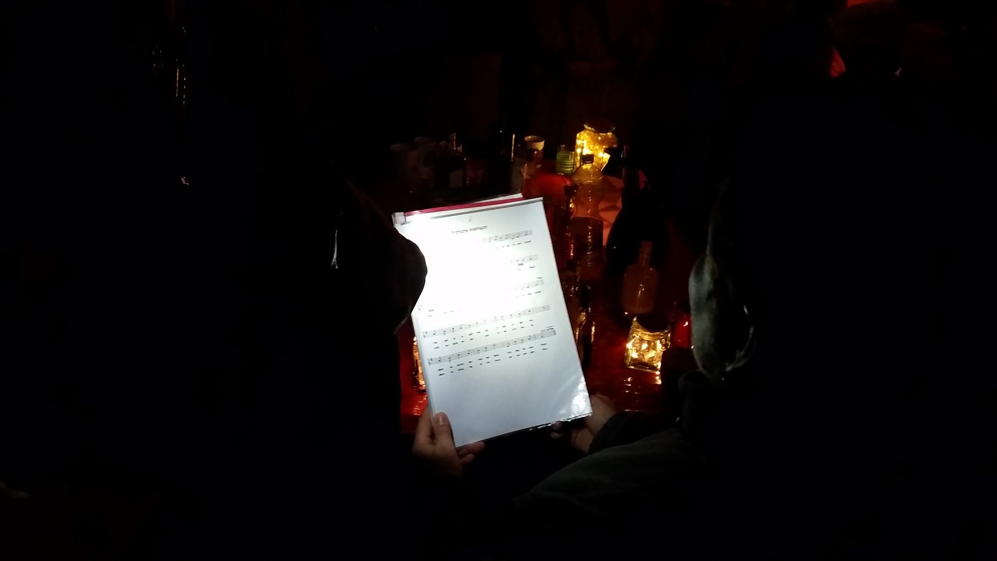 Weihnachtslieder werden gesungen