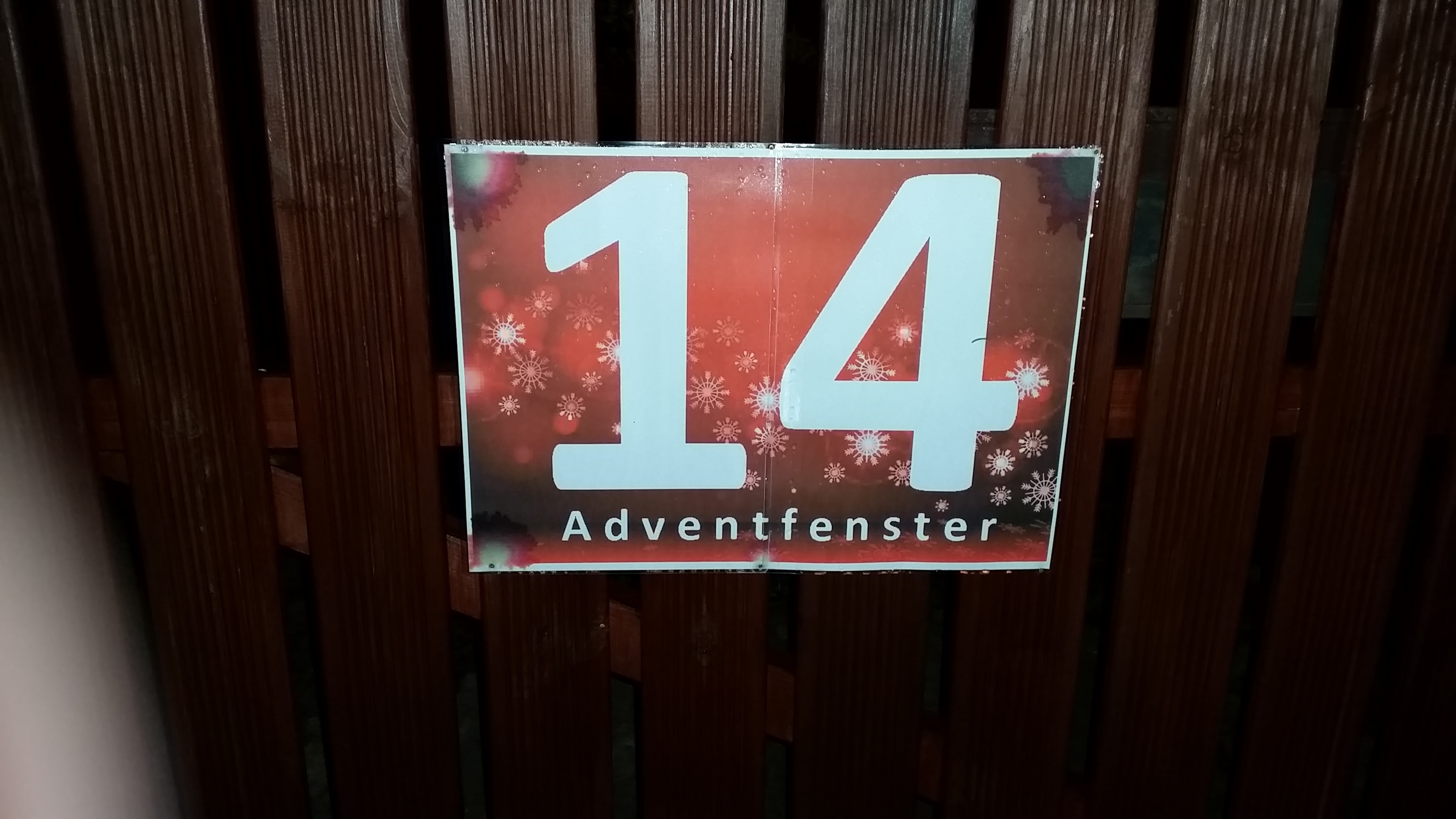 Das Adventfenster-Schild zum 14. Dezember